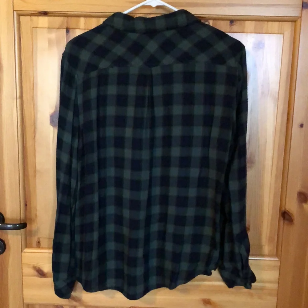 Button down top - Picture 2 of 3